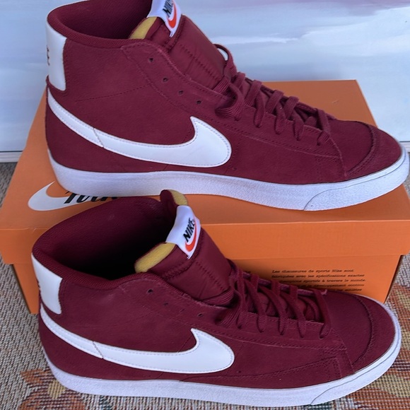 Nike Men’s Blazer Mid '77 Suede
Team Red/White/Black/White
Shoes
C11172-601 - Picture 3 of 16